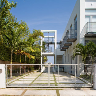 This is an example of a contemporary side yard driveway in Miami with concrete pavers.
