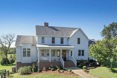 Example of a transitional exterior home design in Nashville