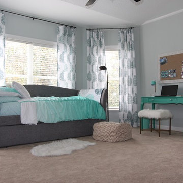 Tween Girl's Teal Bedroom