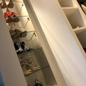 Compact Walk in Wardrobe