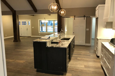 Example of a classic home design design in Chicago