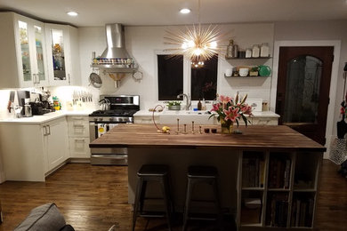 Kitchen - kitchen idea in Austin