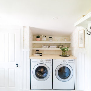 ボストンのシャビーシック調のおしゃれなランドリールーム (大理石の床) の写真