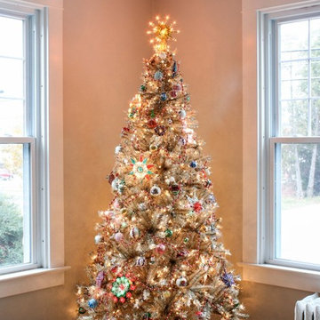 All That Glitters Tree decorated by Michael Wurm, Jr.