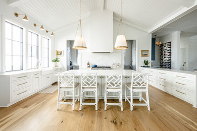 Beach style kitchen photo in Charleston