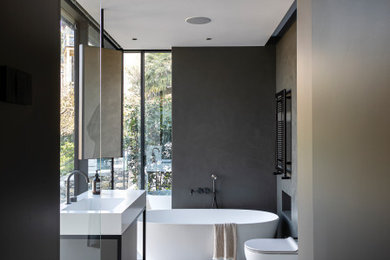 Esempio di una stanza da bagno padronale design con ante lisce e mobile bagno freestanding