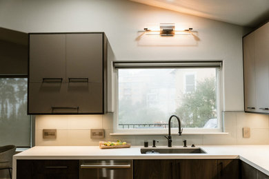 Inspiration for a modern kitchen remodel in San Francisco