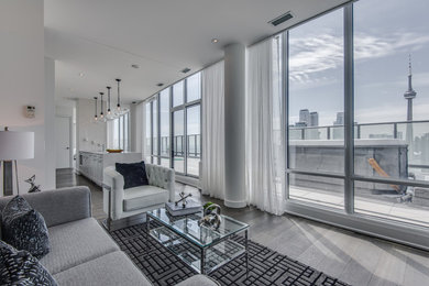 Example of a trendy living room design in Toronto