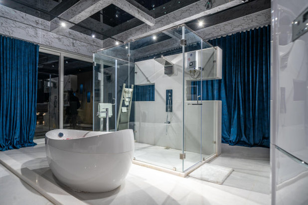 Bathroom by Ricken Desai Photography