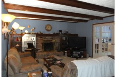 Family room - traditional family room idea in Houston