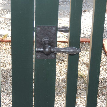 Double Gate with Octagonal Handle in Bronze