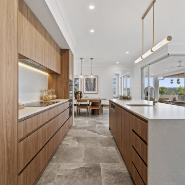 Parkhill 34, Aura