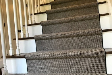 ボストンにあるコンテンポラリースタイルのおしゃれな階段の写真