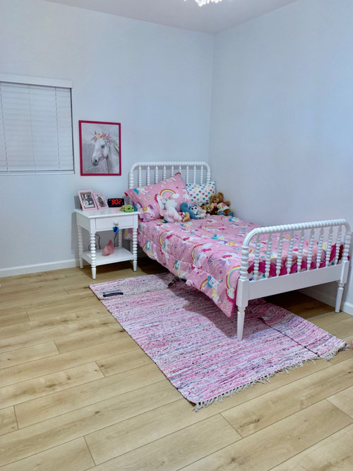 Which Size Rug Under Twin Bed In Corner, What Size Area Rug Do You Put Under A Queen Bed