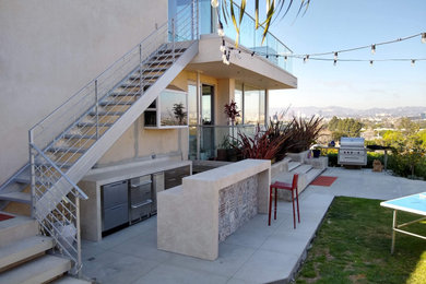 Patio kitchen - mid-sized contemporary backyard patio kitchen idea in Los Angeles