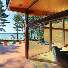 Glass-screen deck facade look