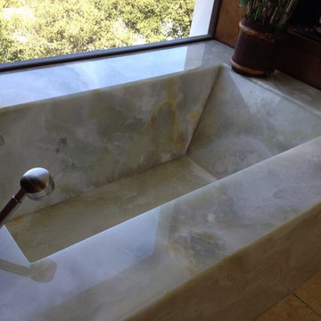 Onyx Bathtub