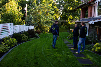 Inspiration for a contemporary landscaping in Seattle.