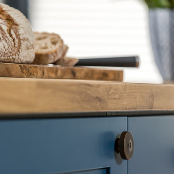 MeThD Custom Range Traditional Shaker-style kitchen