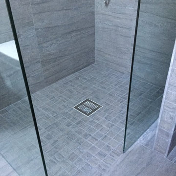 Contemporary wetroom en-suite with sloped ceiling