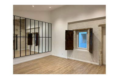 Inspiration pour une maison design de taille moyenne.