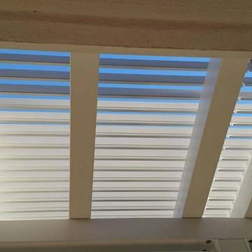 pergola bioclimatica tende a caduta su cavi d'acciaio