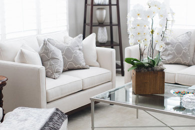 Example of a transitional living room design in Chicago