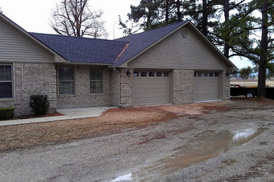 Example of a classic exterior home design in St Louis