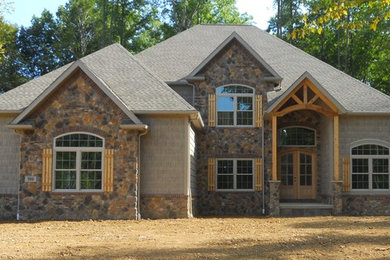 Example of an exterior home design in Cleveland