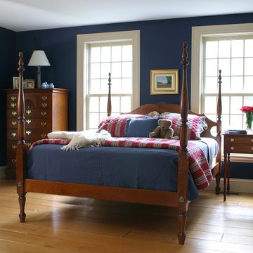 Acorn Poster Bed in Tiger Maple