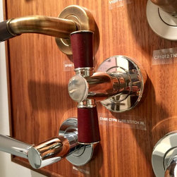 Accessories - Cabinet knobs - Pulls - Door Levers