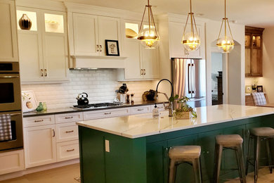 Inspiration for a country l-shaped eat-in kitchen remodel with an island