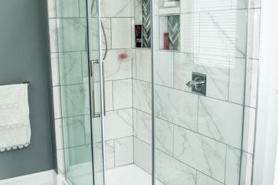 Example of a minimalist bathroom design in Ottawa