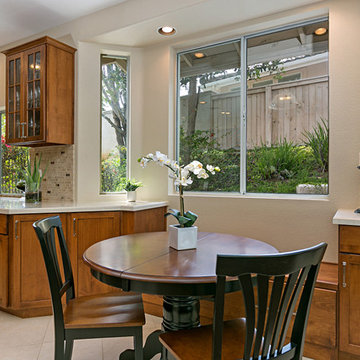 Warm and functional open kitchen