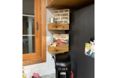 Home design - rustic home design idea in Cedar Rapids