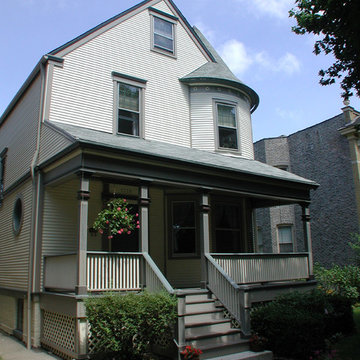 Victorian Style Home - Norwood Park, IL in Vinyl Siding