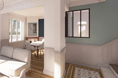 Imagen de sala de estar abierta actual grande con paredes azules, suelo de madera clara, chimenea de esquina, marco de chimenea de piedra y suelo marrón