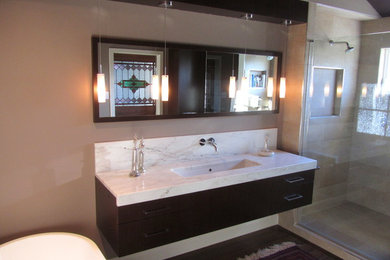 Photo of a mid-sized country master bathroom in Philadelphia with flat-panel cabinets, dark wood cabinets, a freestanding tub, an open shower, a two-piece toilet, multi-coloured tile, ceramic tile, beige walls, dark hardwood floors, an undermount sink and marble benchtops.