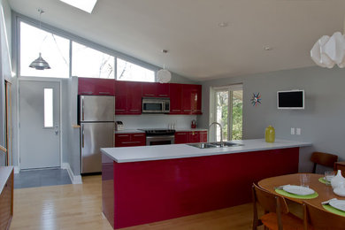 Inspiration for a contemporary kitchen remodel in Toronto