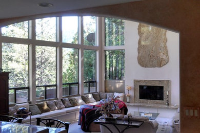 Example of a classic living room design in San Francisco