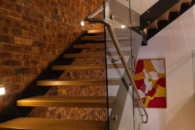 シドニーにあるトラディショナルスタイルのおしゃれな階段の写真