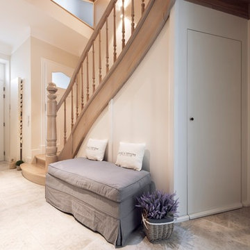 Klassische Treppe aus Eiche mit Krümmlingen und gedrechseltem Geländer