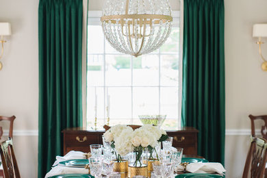 Dining room - traditional dining room idea in Chicago