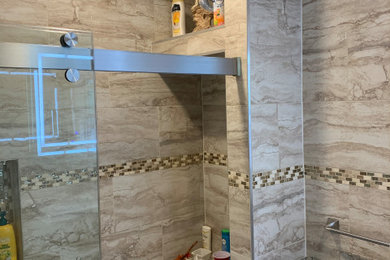 Bathroom - modern bathroom idea in New York