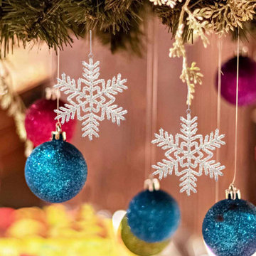 Serene Spaces Living Set of 6 Hanging Glass Beaded Snow Flake Ornaments, 6" Dia