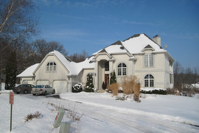 Example of a classic exterior home design in Chicago