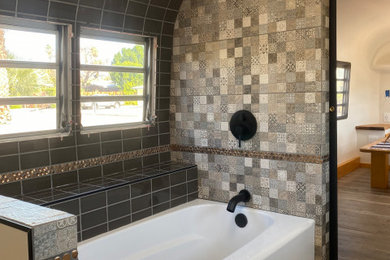 Minimalist bathroom photo in Los Angeles