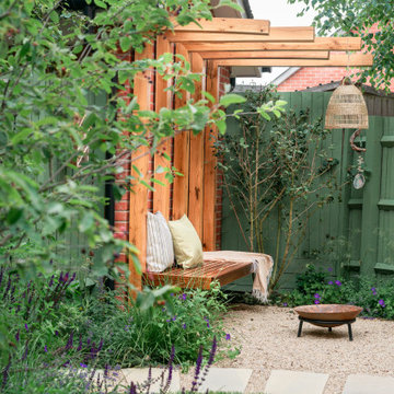 MODERN ENGLISH GARDEN IN HP11