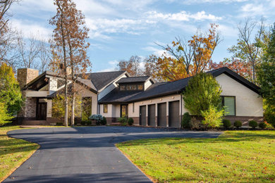 Home design - contemporary home design idea in Cincinnati