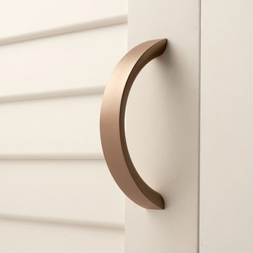Top Knobs - Crescent Pull 3" (c-c)